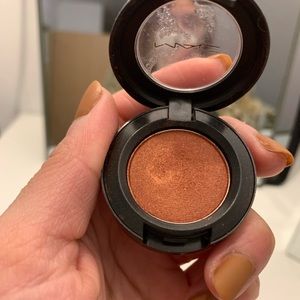 MAC Veluxe Pearl Eyeshadow in Coppering